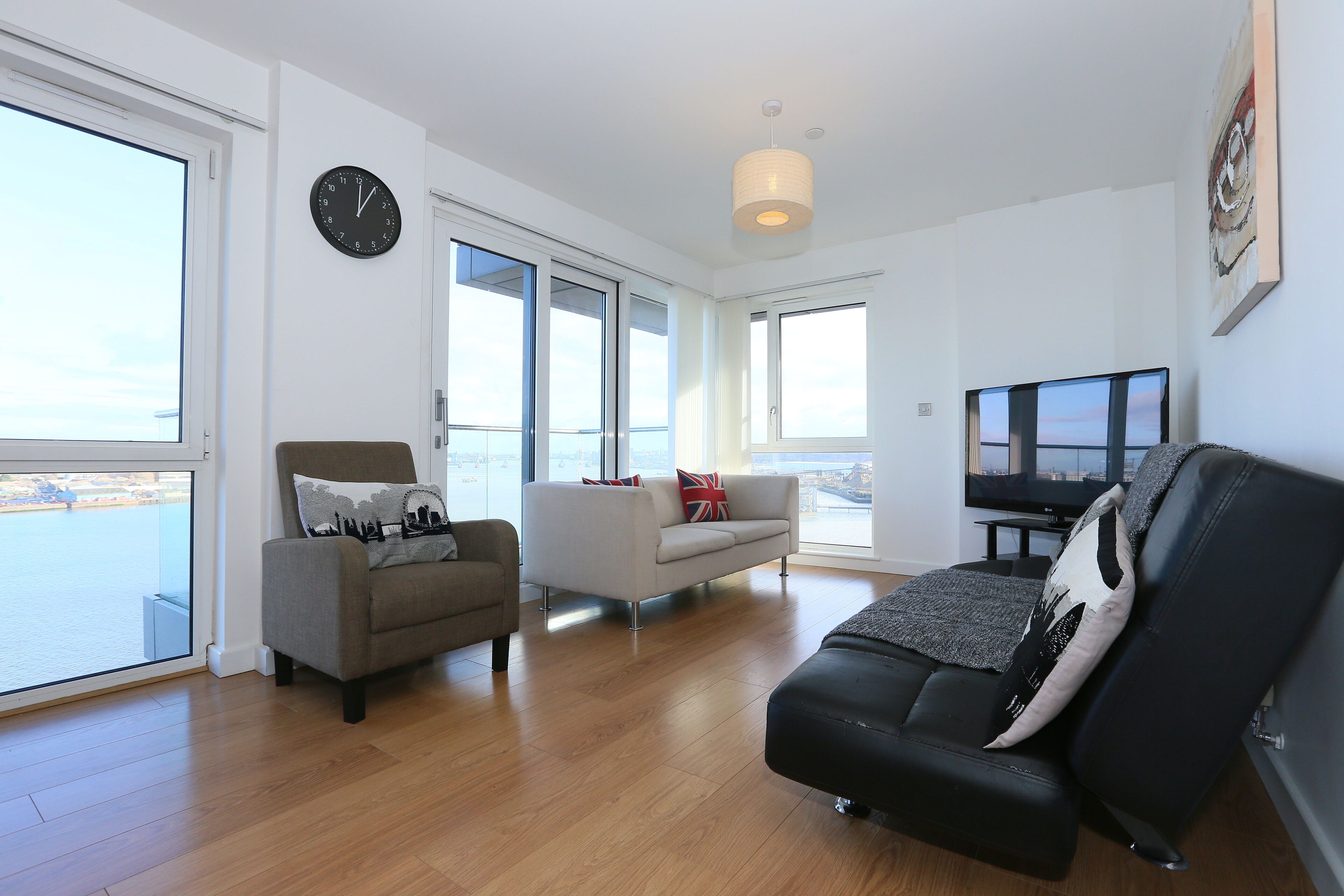 Modern Three bedroom apartment R0168
