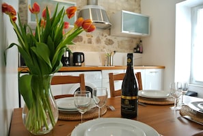 Fridge, oven, stovetop, dishwasher - Charming apartment inside the old walls of Avignon (Avignon)