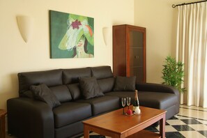 Télévision, lecteur de DVD, chaîne hi-fi