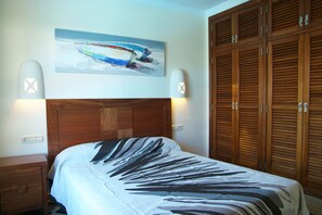 3 chambres, fer et planche à repasser, Wi-Fi, draps fournis