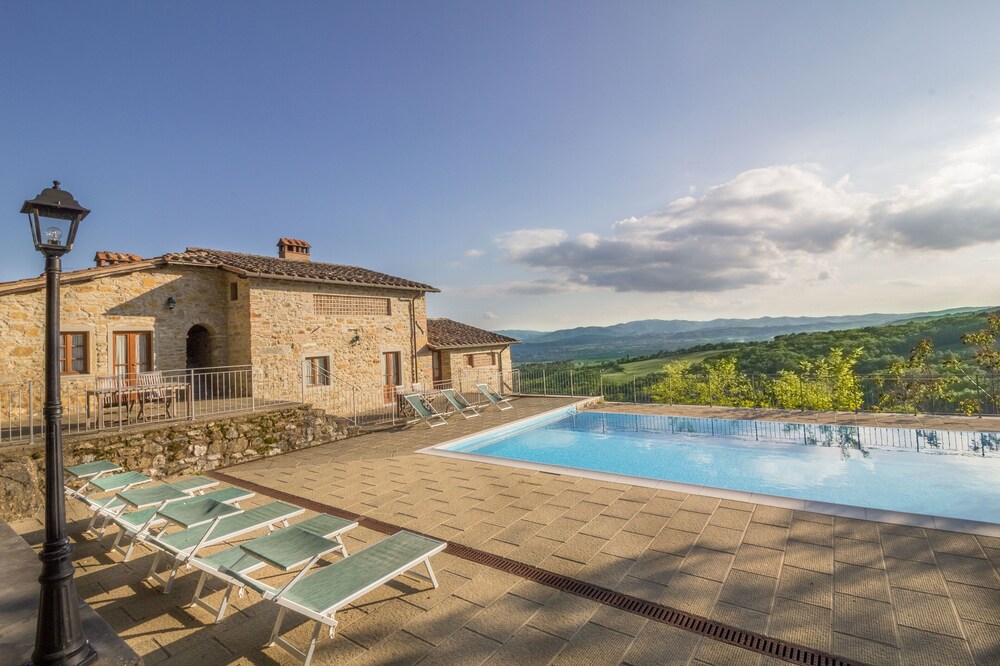 Villa Cungi with Privacy, stunning view, private pool, wifi, Tuscany, no neighbors