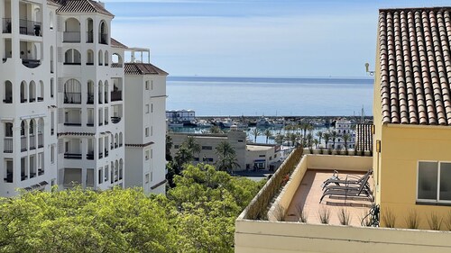 3 makuuhuonetta huoneisto lähellä rantaa ja venesatama