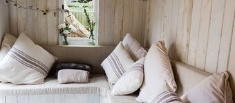 The Cooks Cottage - en gammel rustikk fiskerhytte et minutt fra stranden