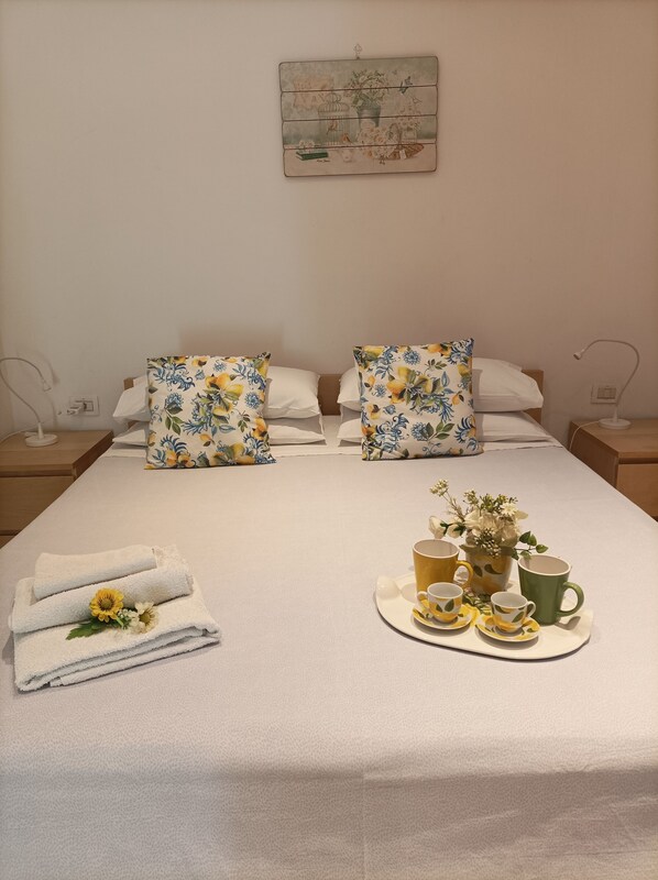 1 bedroom, in-room safe, iron/ironing board, free WiFi