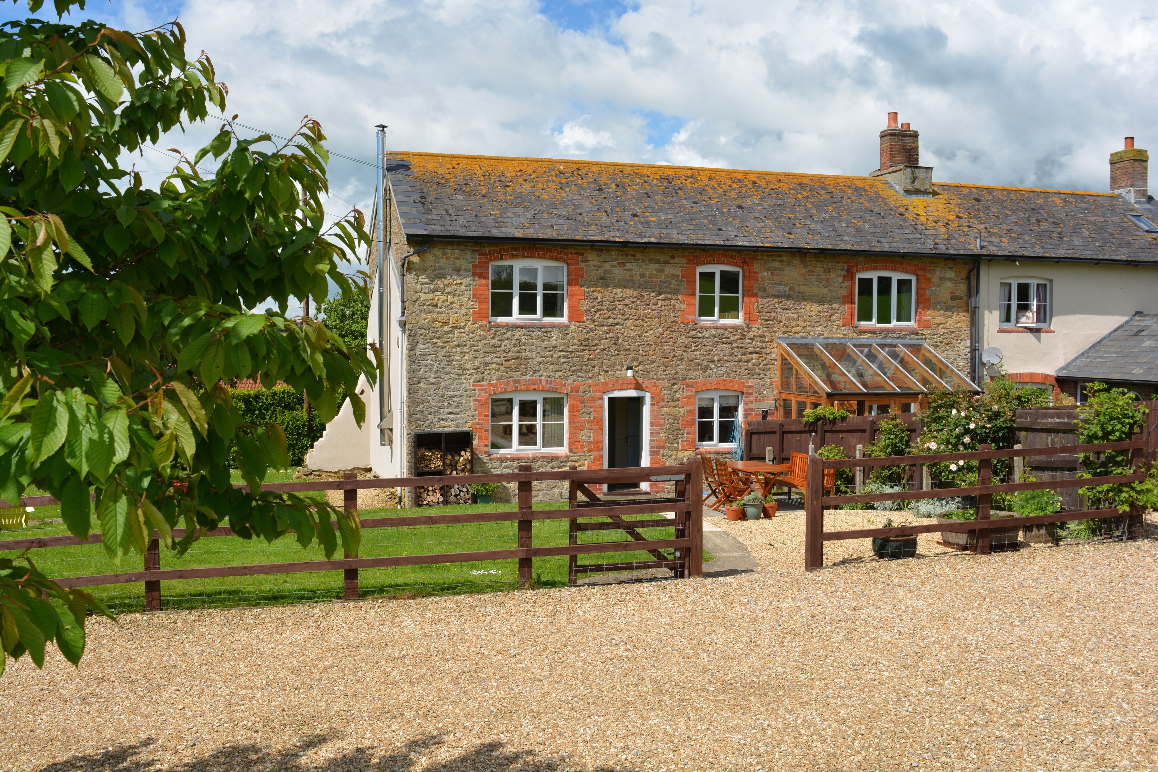 Traditionelles Ferienhaus mit großem umzäunten Garten in der Nähe von Bridport & Stränden