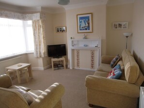 Smart-TV, DVD-Player, Bücher