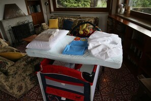 4 bedrooms, iron/ironing board, free WiFi, bed sheets - Charming Villa Francione - Private gardens and stunning views (Pettenasco, Piemonte)