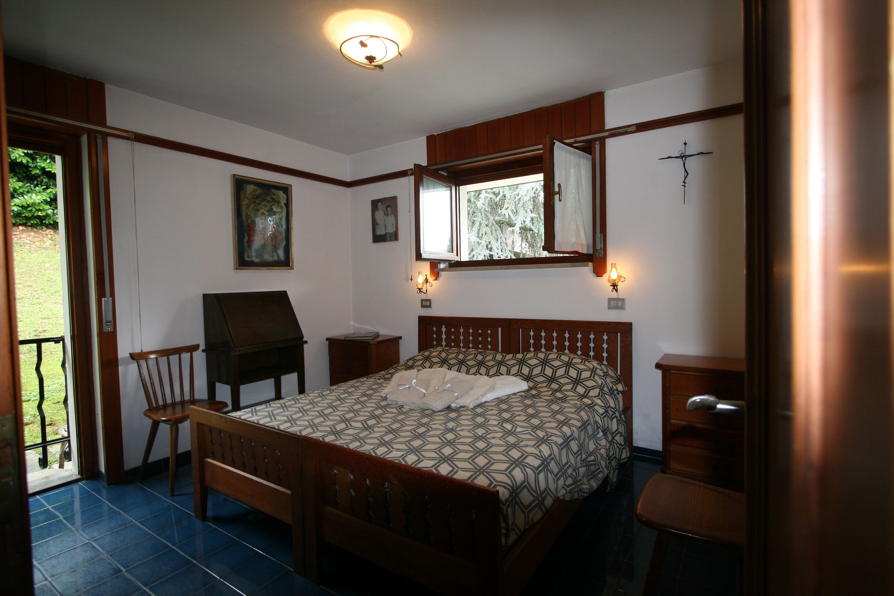 4 slaapkamers, een strijkplank/strijkijzer, gratis wifi, beddengoed