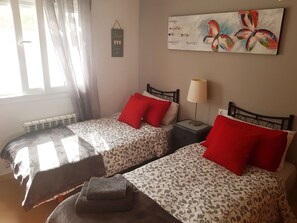2 bedrooms, iron/ironing board, free WiFi, bed sheets