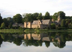 Exterior - The Granary Cottage, 10 acres set within the gated grounds of Newstead Abbey. (Newstead Abbey Park)