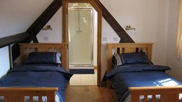 3 bedrooms, iron/ironing board, travel crib, WiFi