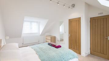 3 bedrooms, iron/ironing board, free WiFi, bed sheets
