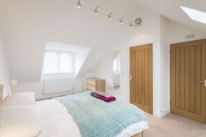 3 bedrooms, iron/ironing board, free WiFi, bed sheets - Camana Modern Stunning Self Catering Home Carbis Bay Sea Glimpses Parking Wifi (Cornwall)