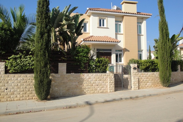 Villa on an elevated position