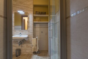 Shower, hair dryer, bidet, towels - "Pomegranate" self-contained apartment, swimming pool, whirlpool, wi-fi, air conditioning (corridonia)
