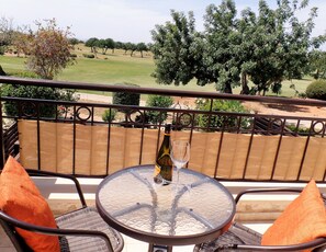 Outdoor dining - 'Villa Xenia' HG 25  Play golf, tennis or relax in the spa (Aphrodite Hills)