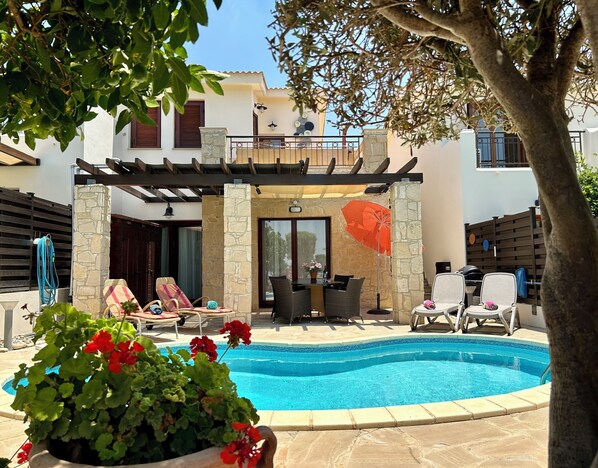 Ulkouima-allas, lämmitetty uima-allas