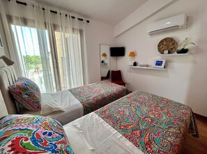 2 bedrooms, in-room safe, iron/ironing board, free WiFi - 'Villa Xenia' HG 25  Play golf, tennis or relax in the spa (Aphrodite Hills)