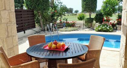 Koti kotiin Villa, rentoutua tai pelata 5 * PGA Kypros Resort yksityisessä Villa