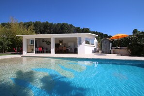 Pool - Beautiful villa with garden, swimming pool and jacuzzi close to all amenities (La Farlède)