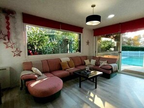 Smart TV, fireplace, DVD player, table football - Villa with pool and fun Ría de Vigo (Muiño, O (Cobres))