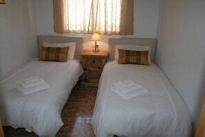 2 makuuhuonetta, silitysrauta/-lauta, Wi-Fi, vuodevaatteet