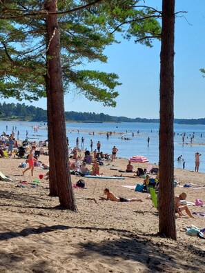 Beach - Farmhouse - in an interesting part of Sweden. Child friendly (Grastorp)