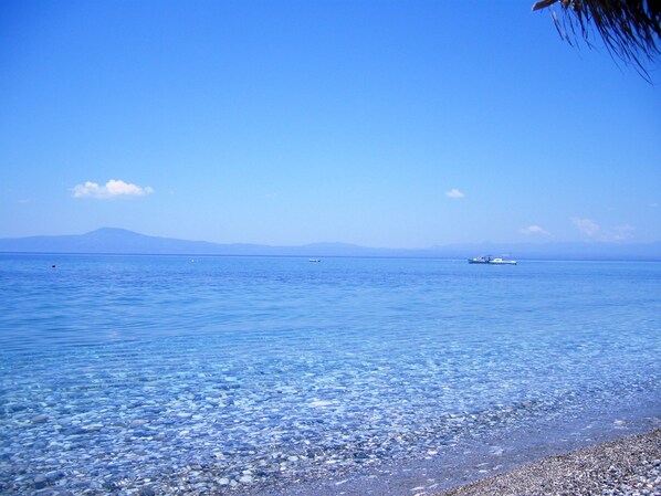 Beach nearby, sun loungers, beach towels