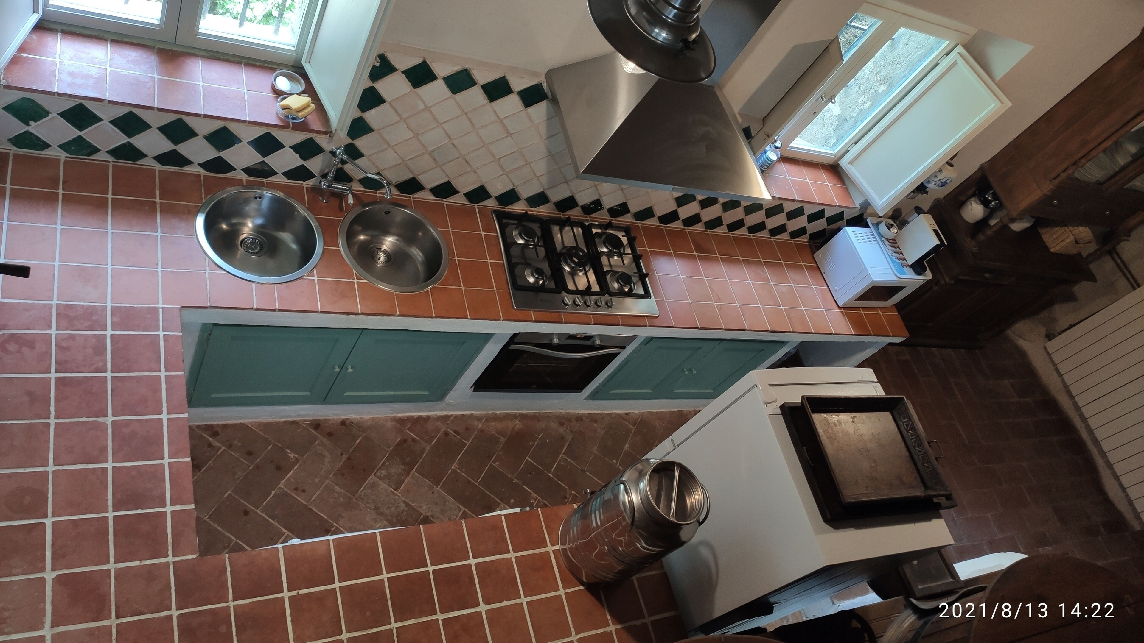 Beautiful romantic Watermill on waterfront in natural park, 40 min from Madrid.