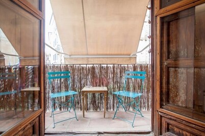 CHARMING STUDIO AT THE CATHEDRAL. (STRICTLY TWO PEOPLE)