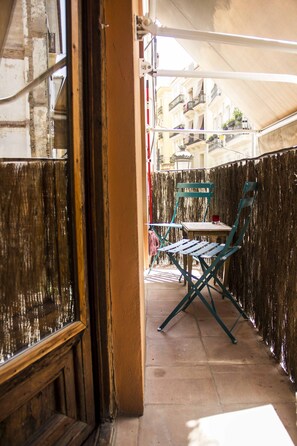 Outdoor dining - CHARMING STUDIO AT THE CATHEDRAL. (STRICTLY TWO PEOPLE) (València)