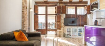 CHARMING STUDIO AT THE CATHEDRAL. (STRICTLY TWO PEOPLE)