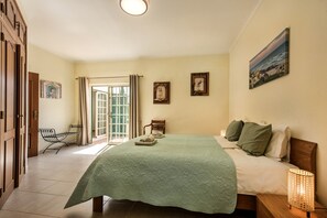 4 bedrooms, in-room safe, iron/ironing board, free WiFi