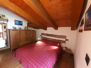 2 bedrooms, iron/ironing board, travel crib, free WiFi