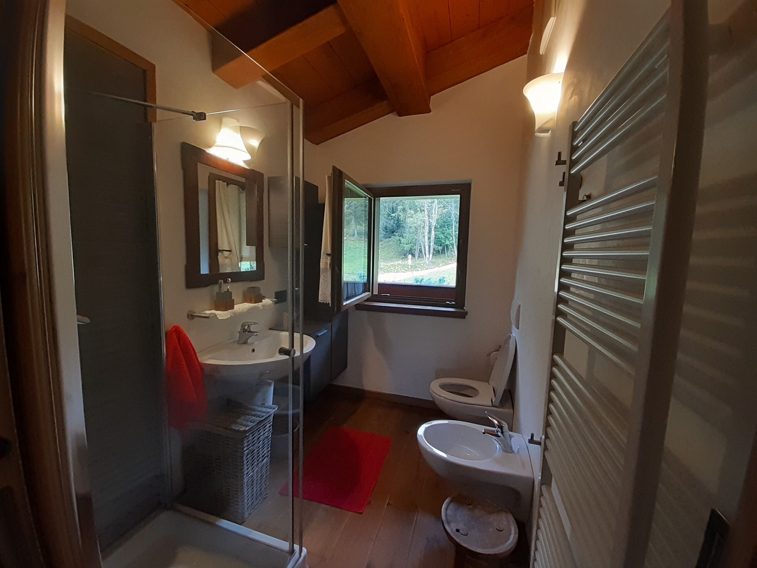 Dusche, Haartrockner, Bidet, Handtücher