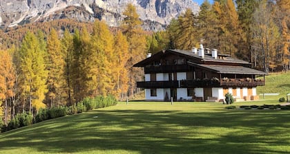 Atemberaubende Aussicht! Cortina Zentrum 1,3 km.