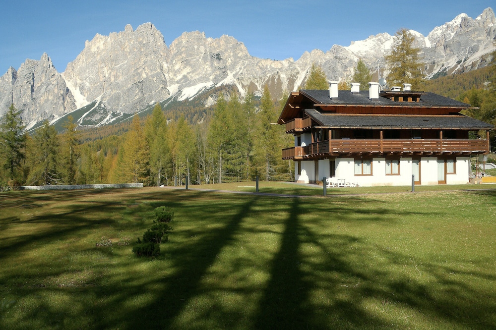 CORTINA UNBELIEVABLE VIEW! ROMANTIC ATTIC AT 10' WALK TO TOWN.