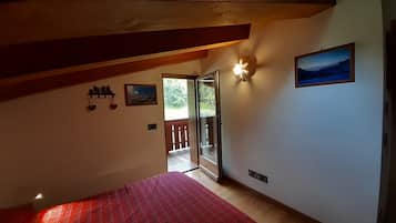 2 bedrooms, iron/ironing board, travel crib, free WiFi