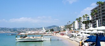 Luxury apartment, perfect for beach and exploring Juan-les-Pins and Antibes, 