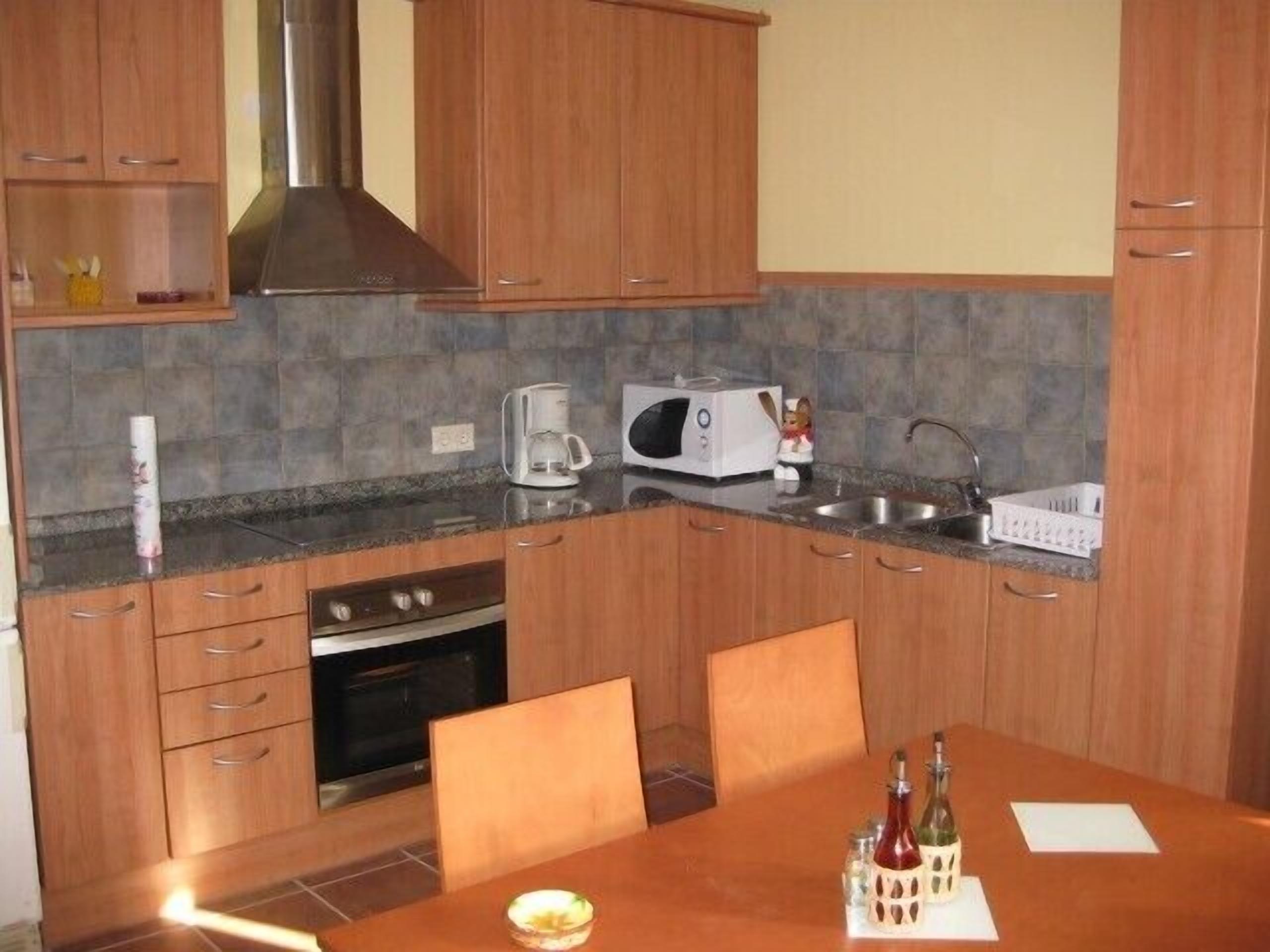 SEPTEMBER OFFERS, OCTOBER.Chalet 900m beach.Smoking allowed.Animals allowed