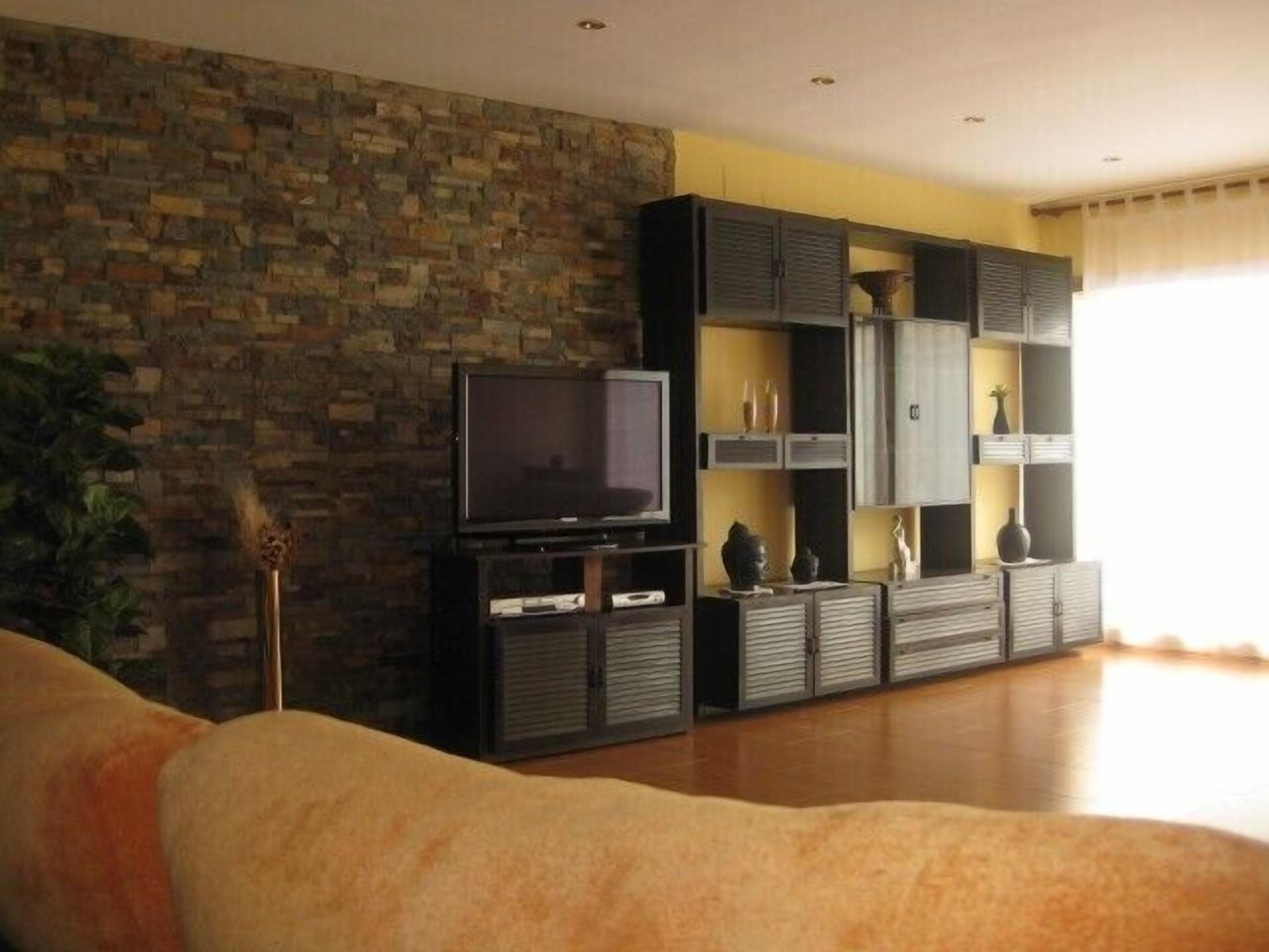 SEPTEMBER OFFERS, OCTOBER.Chalet 900m beach.Smoking allowed.Animals allowed