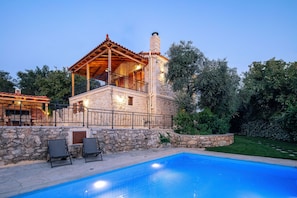 حمام سباحة
