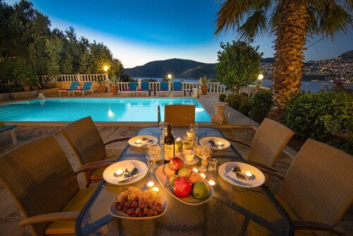 Luxury 5 Bedroom Villa in Kalkan, Close Walk to Beach Clubs 