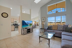 Smart-TV, DVD-Player, Tischfußball, Bücher