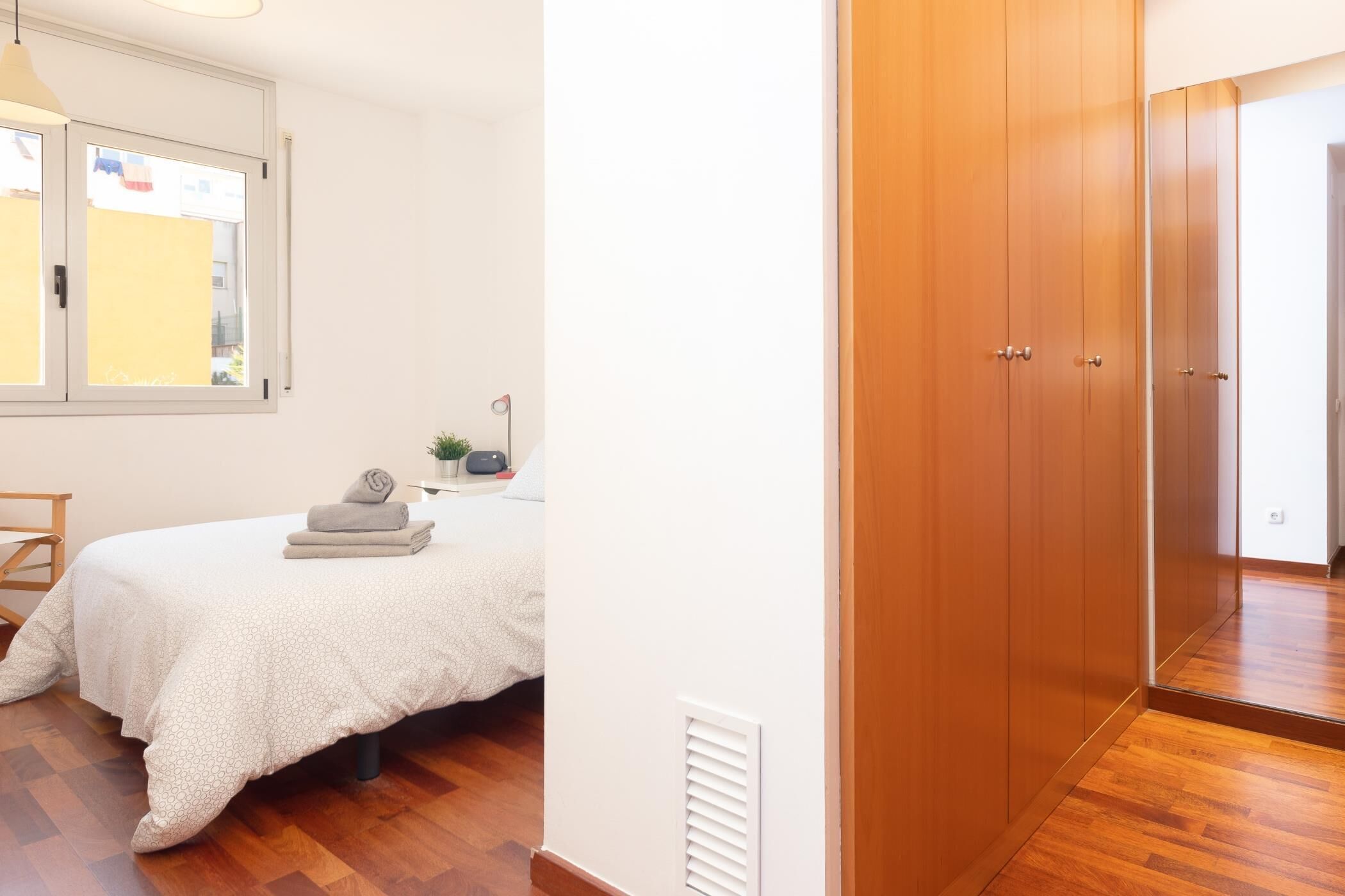 2 bedrooms, internet, bed sheets