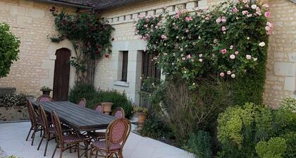 Ancien fief du XVI siècle et ses jardins luxuriants: Le logis de la Coquetiere