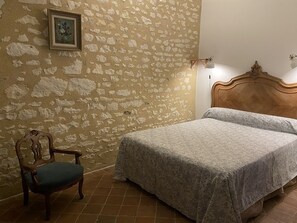 4 habitaciones, tabla de planchar con plancha y cuna de viaje