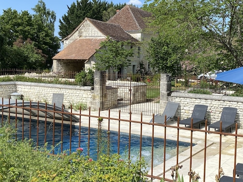 Ancien fief du XVI siĂšcle et ses jardins luxuriants: Le logis de la Coquetiere