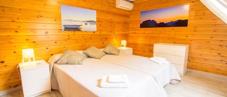 3 habitaciones, tabla de planchar con plancha y cuna de viaje