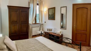 2 slaapkamers, een kluis op de kamer, een strijkplank/strijkijzer